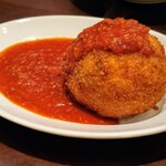 カプリチョーザ - シチリア風ライスコロッケ ミートソースがけ