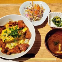 鶏料理 清水 - お昼の献立 だし巻き玉子の親子丼