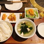 黒毛和牛焼肉 日向 - 