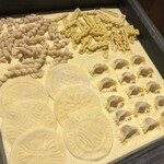306865894 - 本日のパスタ4種の調理前、原産地から現地での使われ方まで丁寧な説明付。