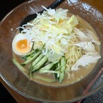 中国料理 聚香園 - 料理写真:冷やし中華　酸っぱいゴマ味　ネギが苦手な私でも大丈夫な千切りキャベツときゅうり、レタスが乗ってます　単品880円(税込)