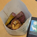 やきいも丸じゅん - 甘じょっぱ芋　塩の粒子がジャリジャリして、芋の甘さと相まって美味しい　芋が何種類も使ってあって、それぞれ食感が違います　美味しい