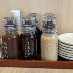 とんかつ 神楽坂 さくら - この青じそのドレッシング、爽やかでキャベツがモリモリ入ります