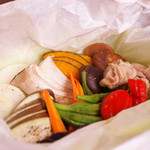 Aozorashokudou - 阿波尾鶏と野菜の紙包み蒸し