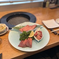 焼肉トラジ 名古屋セントラルタワーズ店 - タンの盛り合わせ