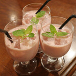 ガネーシュ - 季節のラッシー(650円)