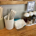 麺屋　くおん - 卓上調味料たち