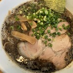 麺屋　くおん - とんこつらーめん黒（1030円込）