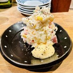ゆうのや - ポテサラ500円、なかなかの高さでたっぷりマヨネーズが嬉しく量は丁度良い。大きめにカットされたハムもそれなりに入ってる。しっとりきめ細やかな食感で味付けはあっさり食べ易い。