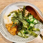 ゆうのや - 四種ドロポン酢600円、なるほどこういうヤツか。性がつきそうやけど納豆入ってるやん。納豆の臭いが来るけどポン酢の酸味と風味でなんとか食べ切った。身体には良いでしょう。