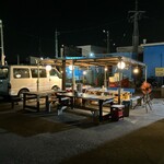 台湾バスラーメン 喜楽亭 - 屋外席もあり