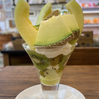 パーラーシシド_1