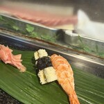 寿司処　若駒 - 子持ち昆布と大エビ