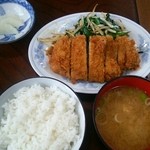 味よし - 2014.09再訪　ニラモヤシ炒めとロースカツ（580円）
