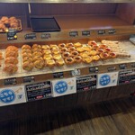 クーロンヌとりで - 朝からいろんなパンが出来たて