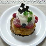 Patisserie cache cache - イチゴののったシュークリーム