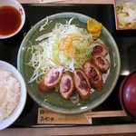 こだわりとんかつ たやま - 「梅ザーサイロール定食」。