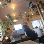 風花家 - 店内。椅子が浮いてるねぇ～♪