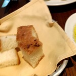 ブラチェリア デリツィオーゾ イタリア - フォッカチオとオリーブオイル