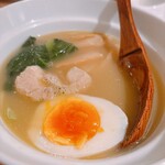 POLLO FRITTO - ラーメン、2人でシェアしました。半分こでこの量よ！幸せでした