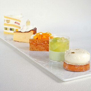 季節の食材を使用したケーキやパン