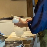 味な処　はちや - 大将の桂剥き