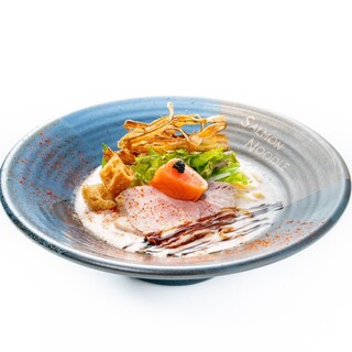 当店自慢のサーモンラーメンとは？