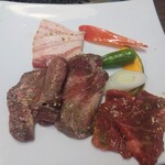 ぴょんぴょん舎 - 焼肉三点盛り