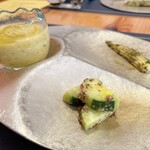 ソラアンナ - 【本日始まりの3種の小さい前菜】
・ズッキーニのスープ
・ヤングコーン　ジェノベーゼ
・きゅうりのマリネ　マスタード