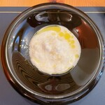 ソラアンナ - 【二皿目の前菜】
『湘南シラスクリームの自家製ブラータチース』

熱々のお皿。
注文が入ってから自家製チーズを作るそうです。
シラスクリームの塩味とトマトの酸味、チーズの旨味のバランスが良いです。