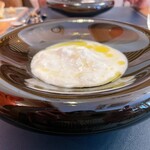 ソラアンナ - 【二皿目の前菜】
『湘南シラスクリームの自家製ブラータチース』

これは美味しい。