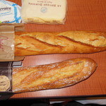 Le Grenier à Pain 18e arr. - ル・グルニエ・ア・パン（写真上のバゲット）