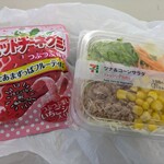 セブンイレブン - 料理写真:グミとツナ&コーンサラダ
