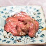 銀座焼肉 Salon de AgingBeef - 極上黒タンと極上熟成タンの食べ比べ