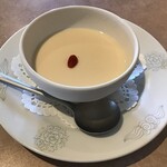 鳳仙花 - 杏仁豆腐　380円