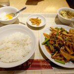 中華料理福臨門 - 豚肉とニンニクの芽の辛子炒め850円