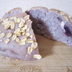 ブーランジェリー メゾン ユキ - 中にはジャムとクリームチーズ♪