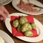 カルネジーオ イースト - 