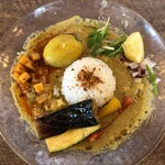 スープカレー&ダイニング エルビス - 麺だけ食べて追い飯投入、これもいいフォルムです