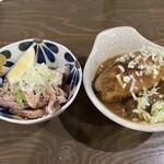 もつ焼 かど - ◯ガツ刺し、◯煮じゃが