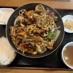 東海酒家 - 干鍋定食(アツアツホルモンと唐辛子干鍋)@1,000円