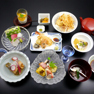 忘年会・新年会に大好評冬の味覚を贅沢に使った会席料理の数々