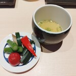 東京神楽坂 TORIKURA - 八時間炊き澄まし鶏スープ、季節野菜の和風ピクルス、