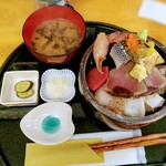海鮮丼専門店 たろうまる - 2025/06　上海鮮丼、かつおトッピング