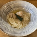 Ramen FeeL - 別皿で供される肉雲呑/海老雲呑¥350