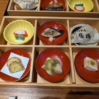 豚捨 KITTE丸の内店 - 