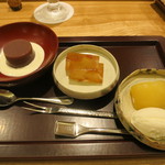 日本料理 太月 - 26年8月　蜂蜜アイス・桃コンポート、ピオーネゼリー、水羊羹・クリームチーズ