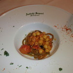 アンティキサポーリ - 自家製焦がし小麦のトロッコリ　スモークしたサルシャッチャとひよこ豆のトマトソース