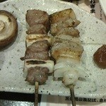 やきとりひびき庵  - 140902東京　やきとりひびき庵東武練馬駅前店　かしら、豚バラ、しいたけ