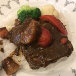 トマト - 「ビーフタンカレー（中辛）」（3,800圓）
      「季節の野菜入り」（800圓）。